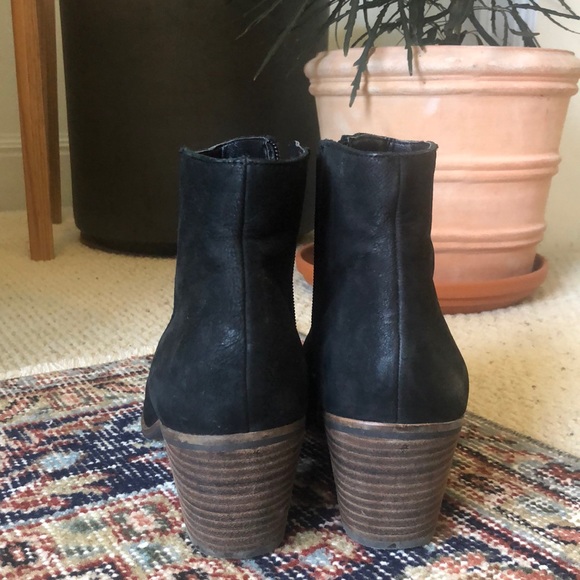 Lucky Brand Heeled Sueded Ankle Boots - Picture 4 of 9